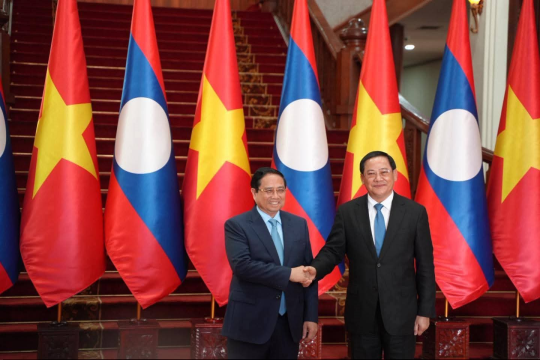 Lao and Vietnamese Prime Ministers Meet in Vientiane